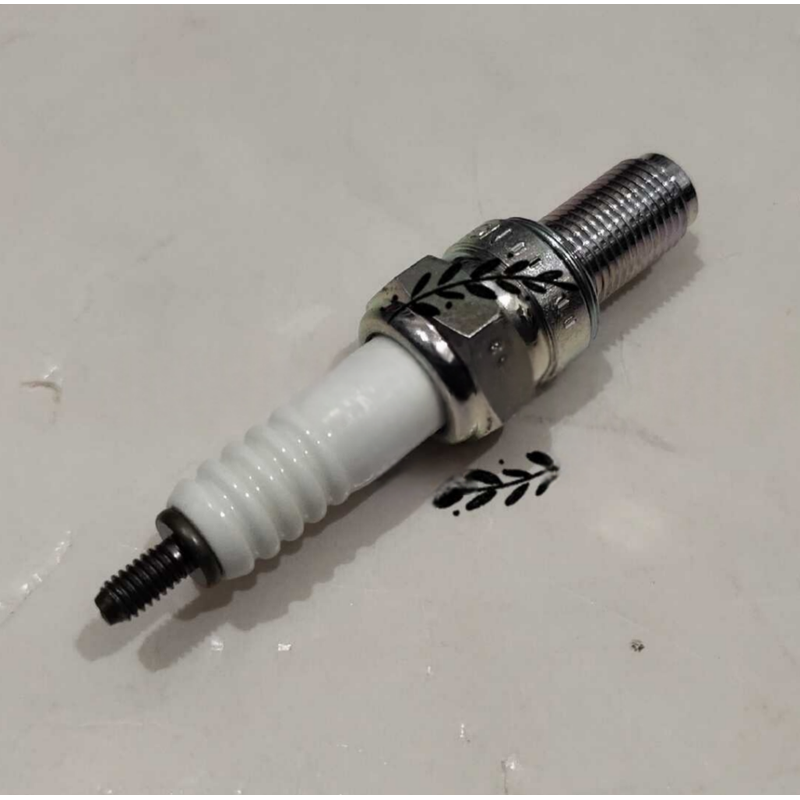 スパークプラグ ベネリ レオンチーノ500 BJ500 バイ - Motorcycle Spark Plug のレビューと価格